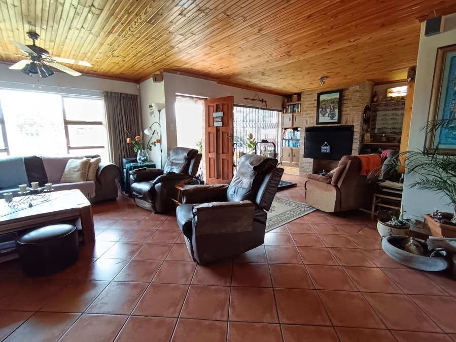 4 Bedroom Property for Sale in Wavecrest Eastern Cape